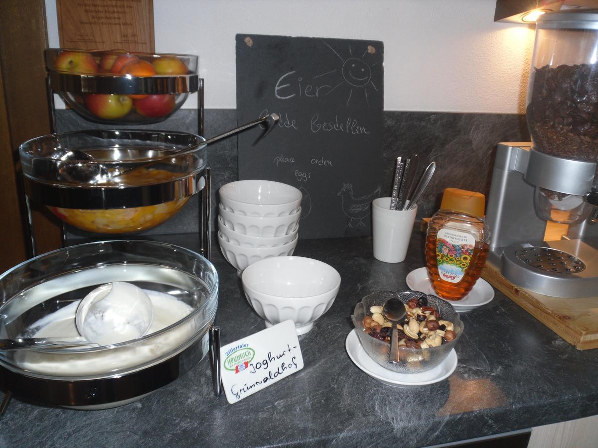 Grünwaldhof Bed & Breakfast Tux Dış mekan fotoğraf